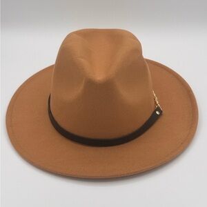 Camel Tan Fedora with Gold Chain Accent – Wide Brim, Chic & Timeless
